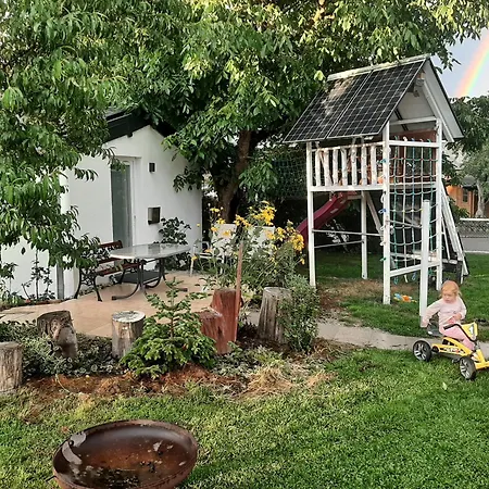 Apartment Im Spiel- Und Obstgarten