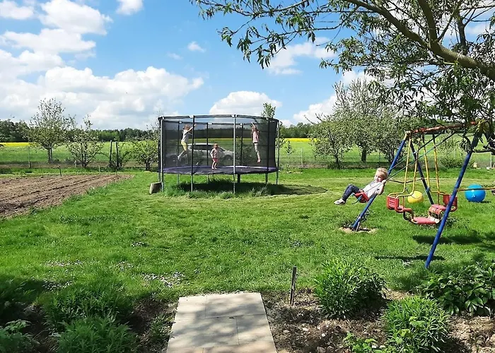 Im Spiel- Und Obstgarten * Keidelheim